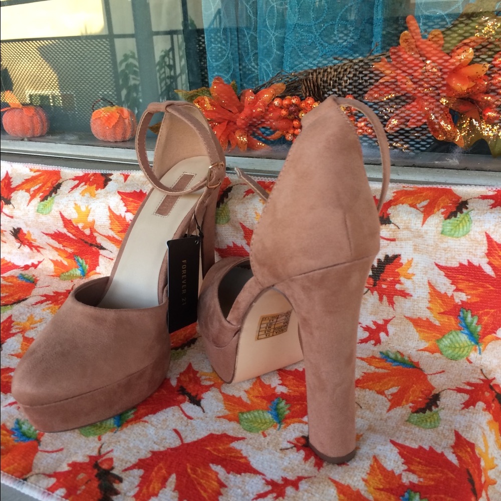 CLOSED TOE HIGH HEELS